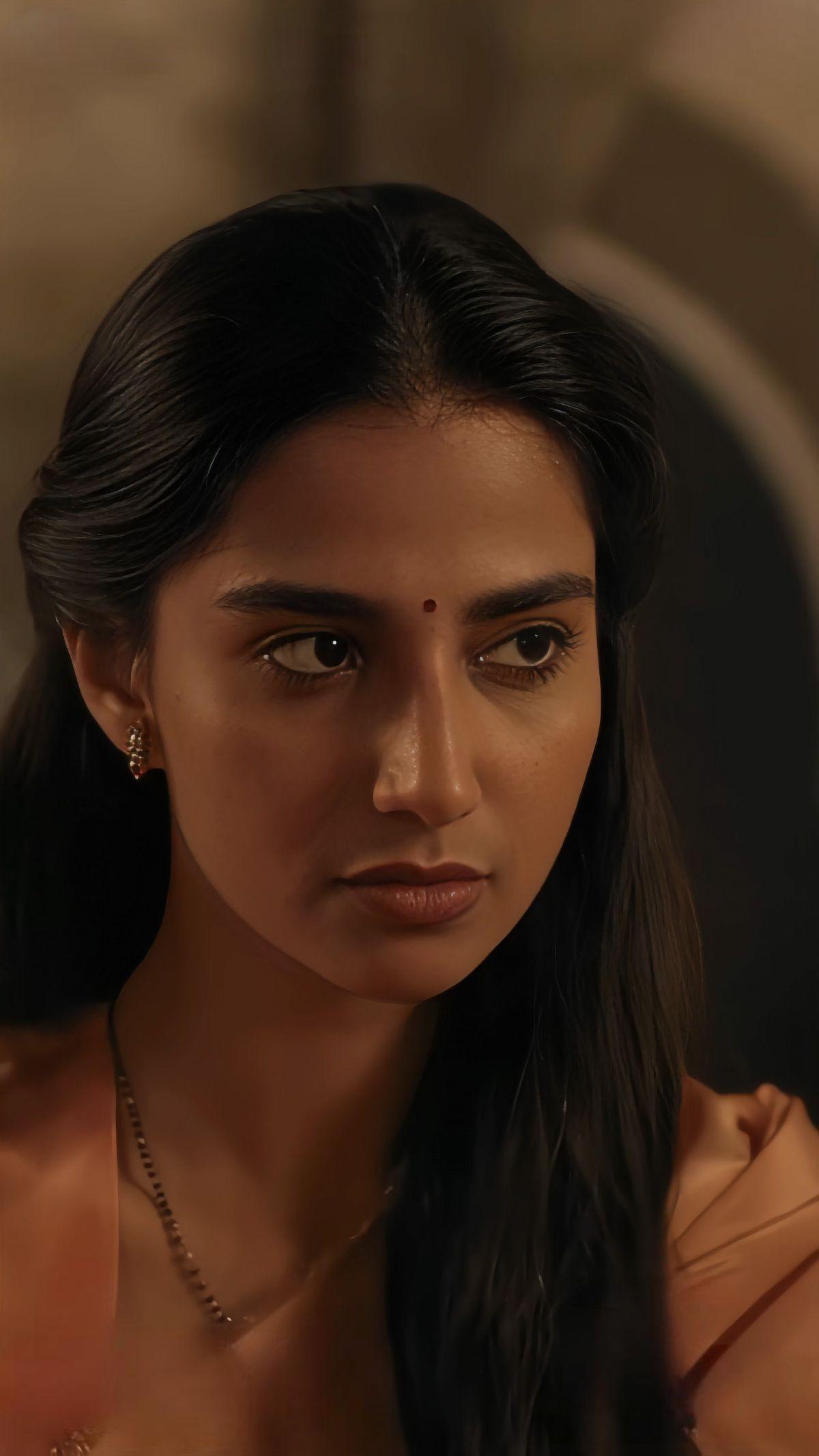 Meenakshi Chaudhary Natural Beauty Wallpaper