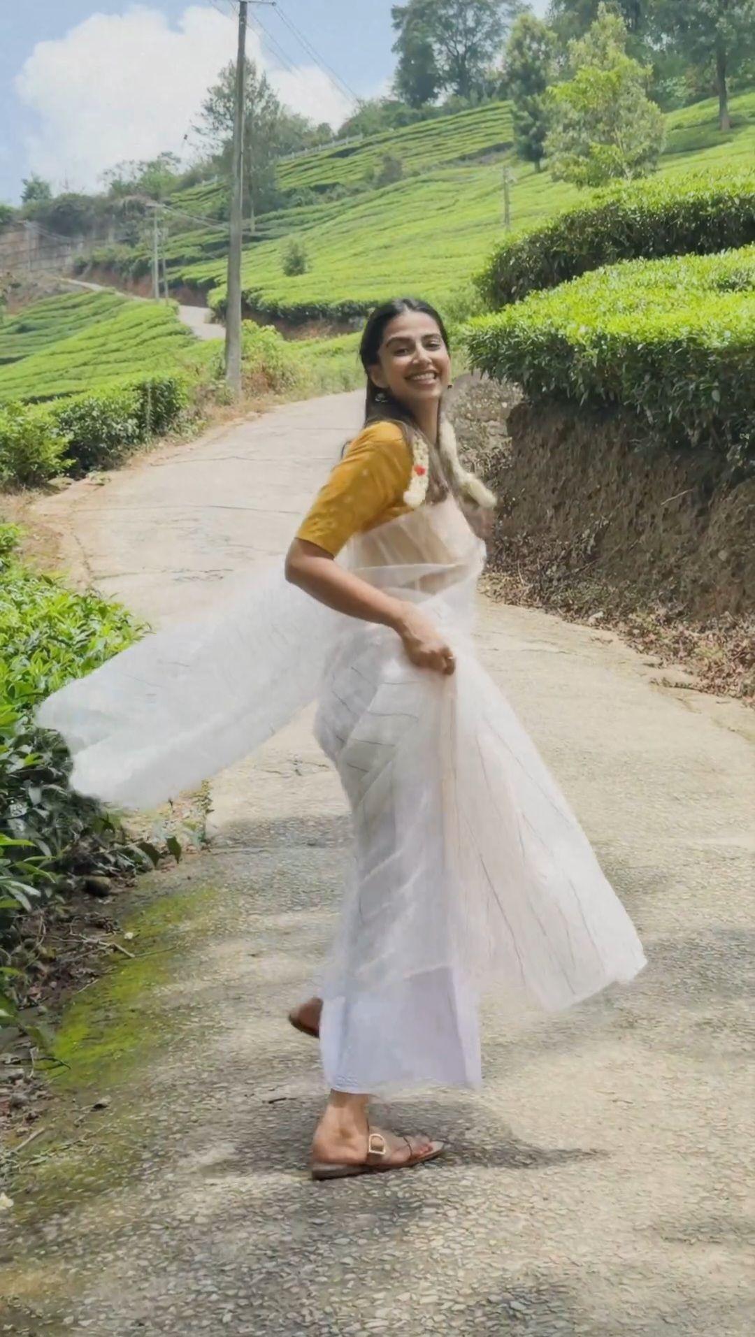 Meenakshi Chaudhary White Saree HD Wallpaper