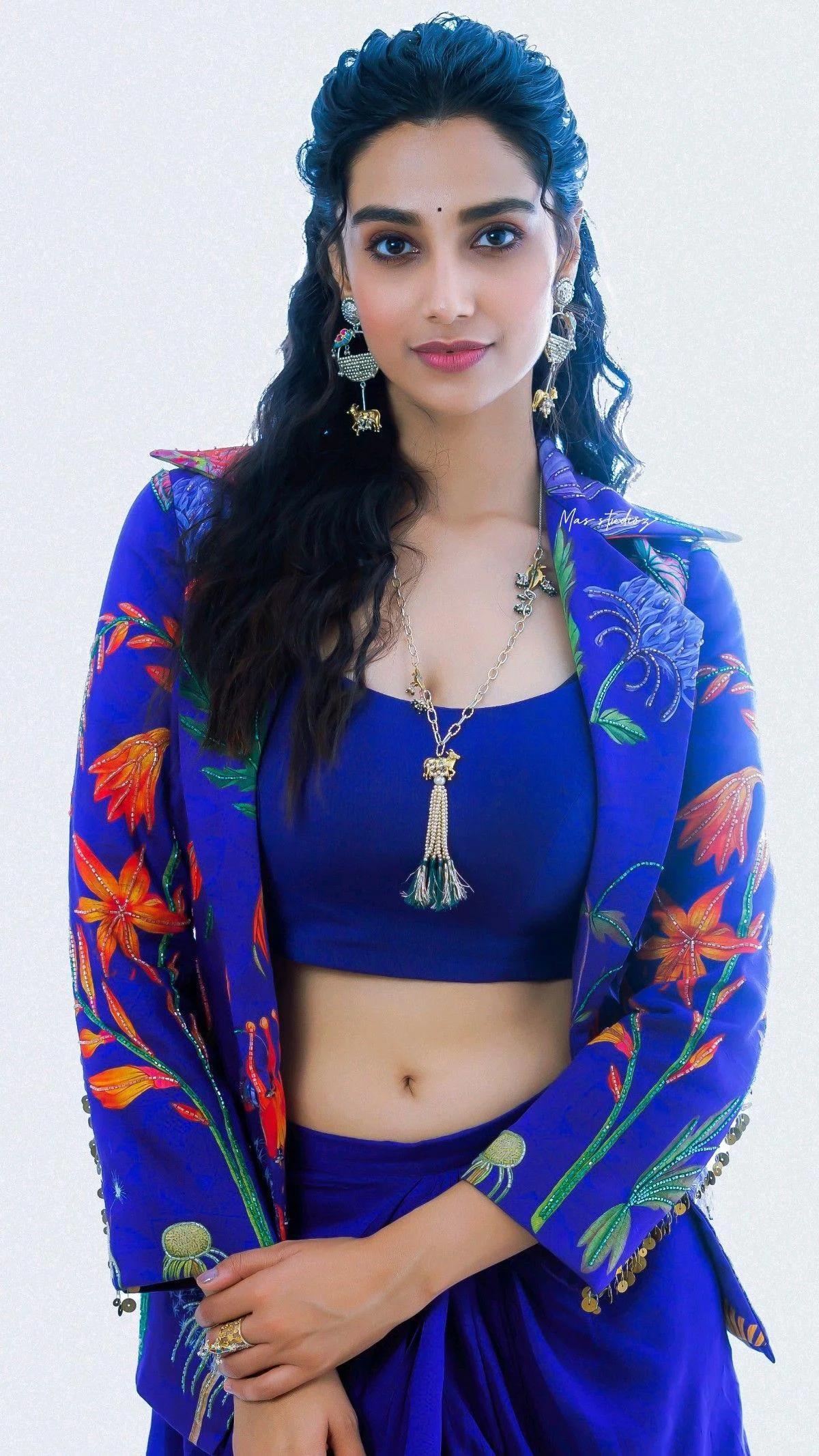 Meenakshi Chaudhary New HD Photos