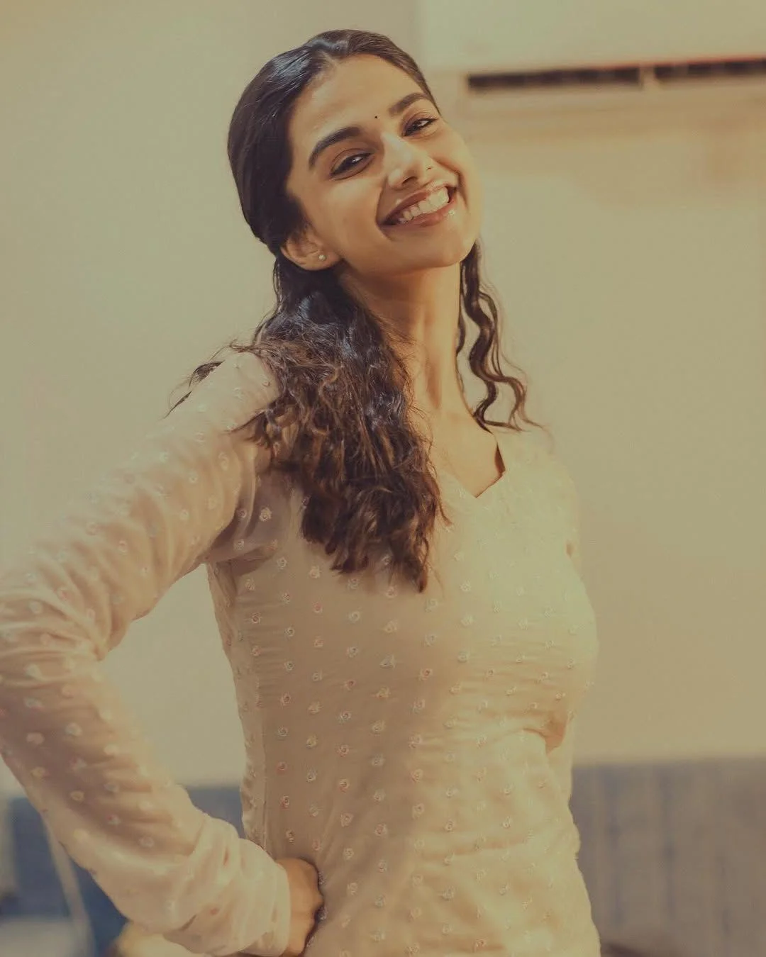 Meenakshi Chaudhary Smiling Pose Wallpaper