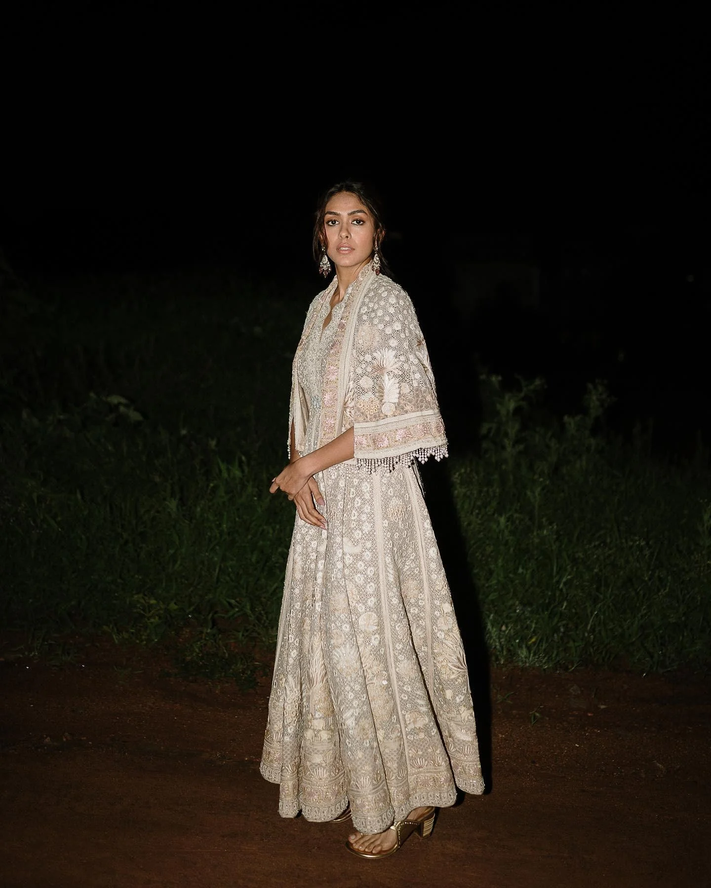Mrunal Thakur in Embroidered Lehenga  HD Wallpaper