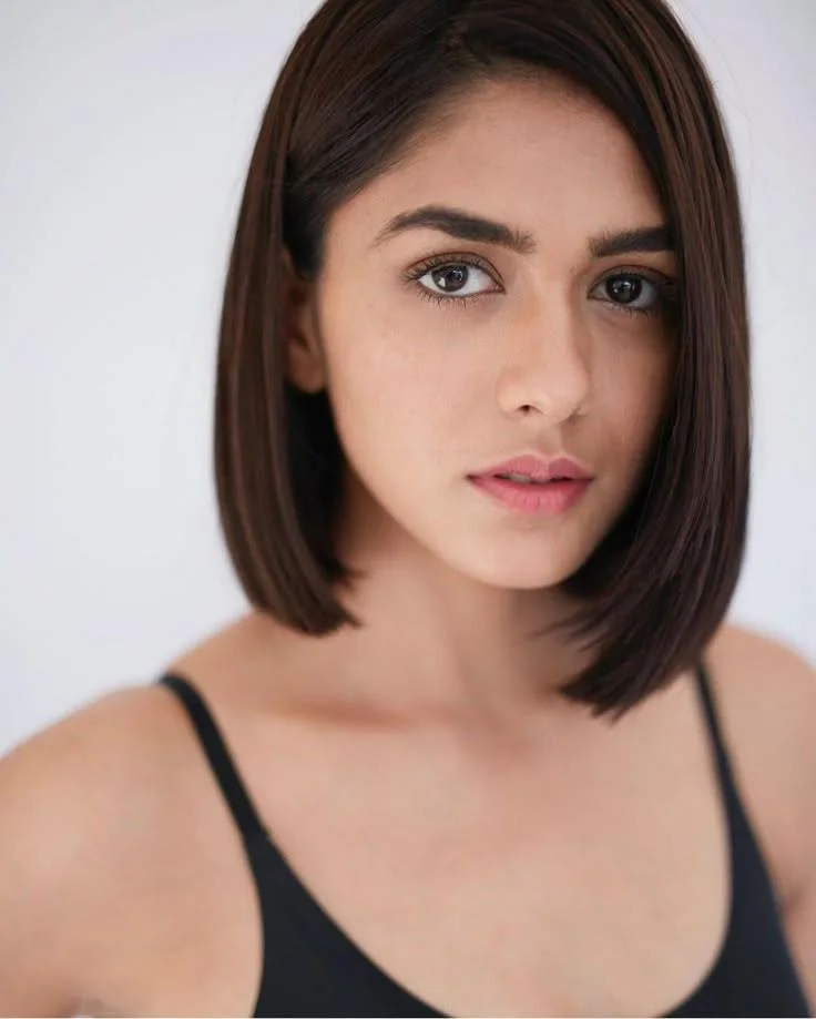 Mrunal Thakur Natural Glam in Close-Up Shot Hd Pic