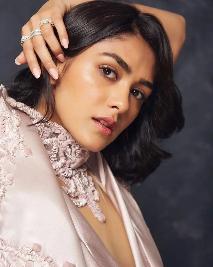 Mrunal Thakur Radiates Natural Glam in Close-Up Shot