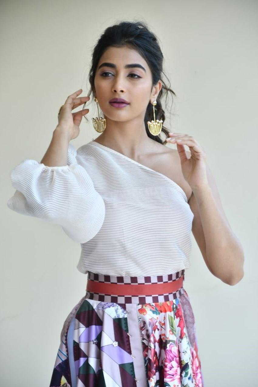 Classy Pose of Pooja Hegde in Floral Skirt and White Blouse