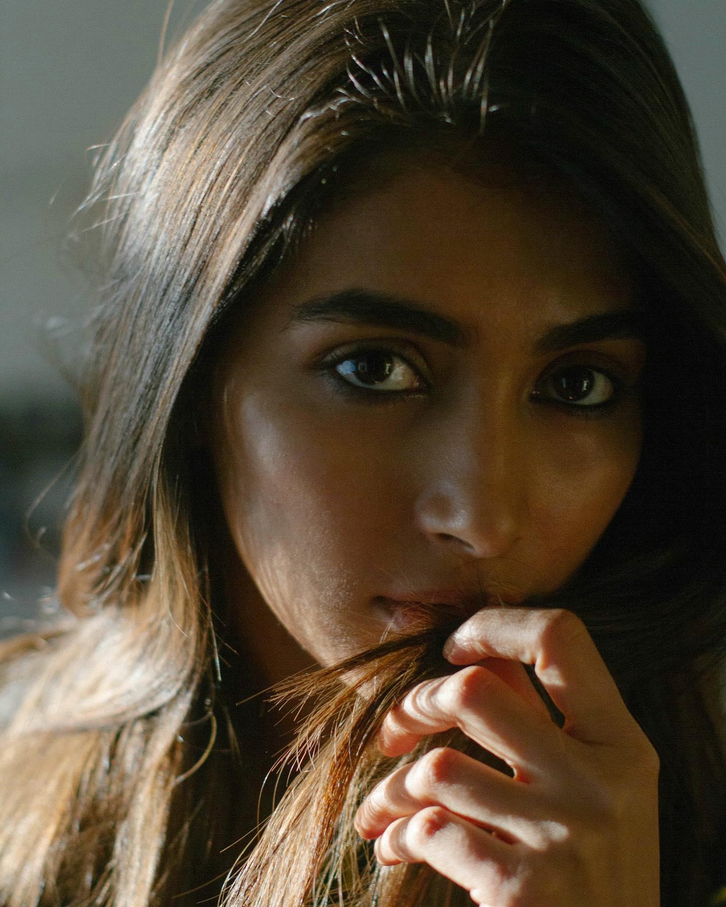 Pooja Hegde Close Up with Intense Natural Lighting Wallpaper