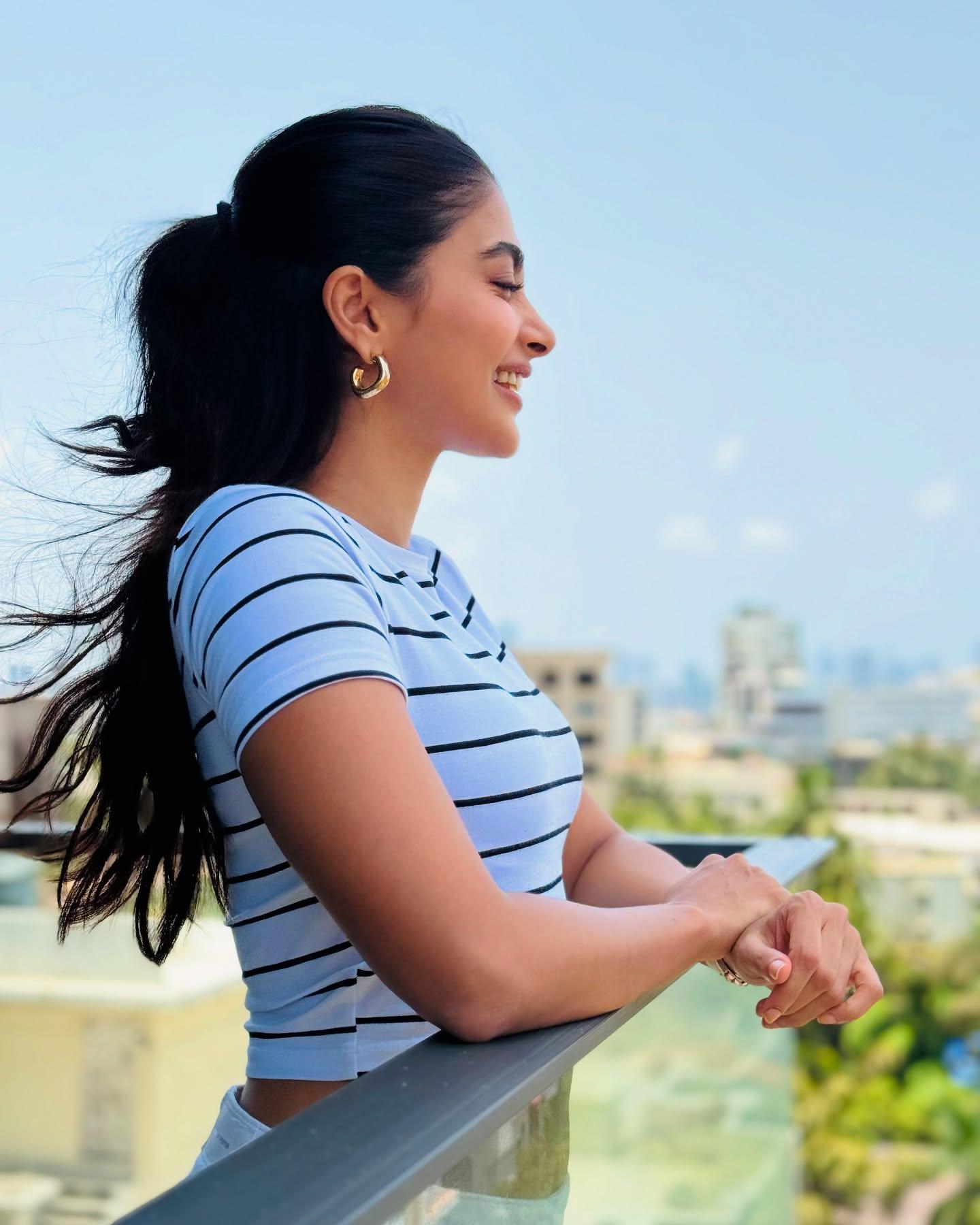 Pooja Hegde Looking Out Over Balcony in Stripes Wallpaper