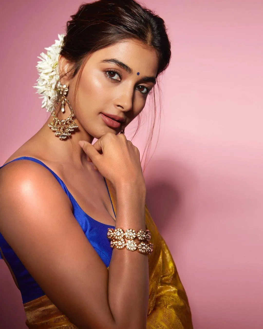 Beautiful Pooja Hegde Wearing Blue and Gold Saree with Flowers