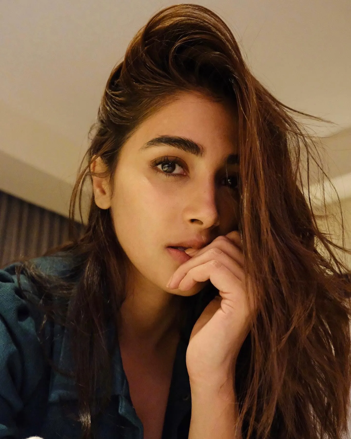 Natural Look of Pooja Hegde with Minimal Makeup Wallpaper