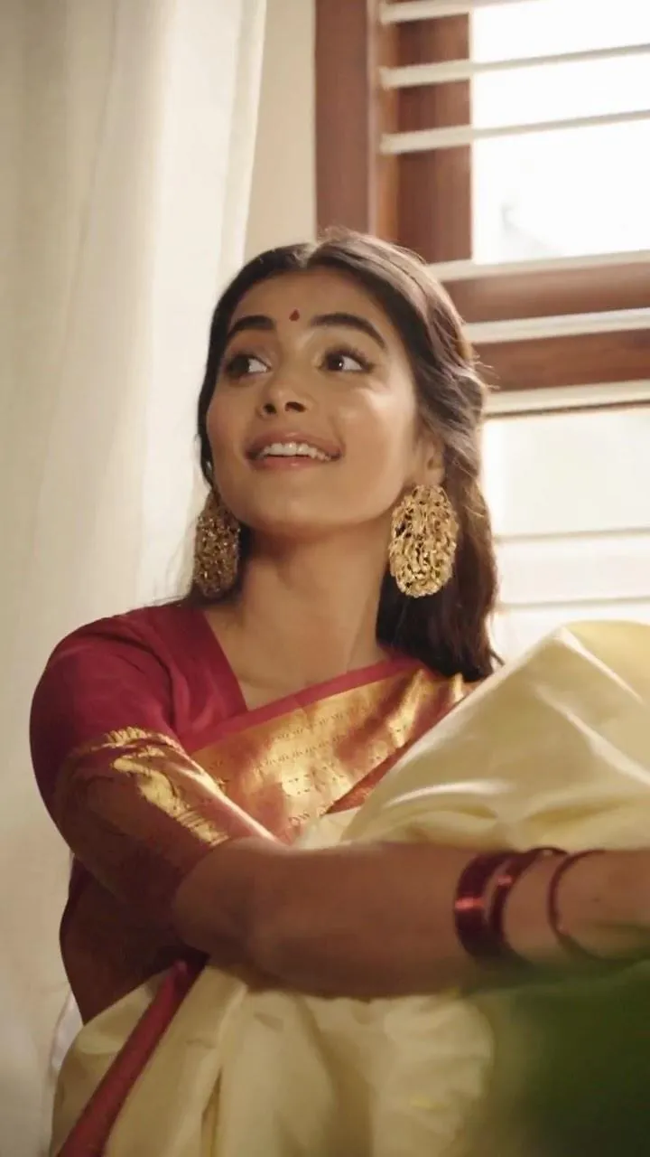 Pooja Hegde Glows in Traditional Saree and Festive Look