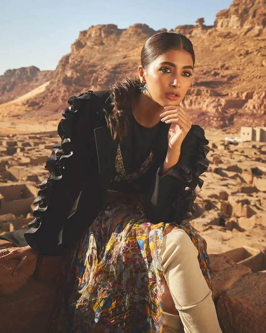 Pooja Hegde in Black Outfit Posing in Desert Scene Wallpaper