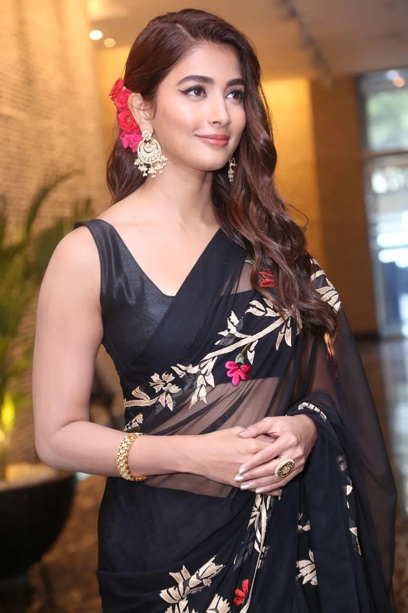 Pooja Hegde Looks Elegant in a Black Floral Saree Wallpaper