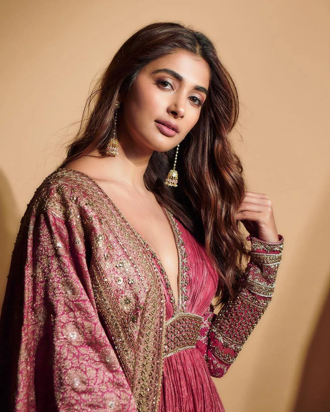 Pooja Hegde Looks Graceful in Pink and Gold Ethnic Dress