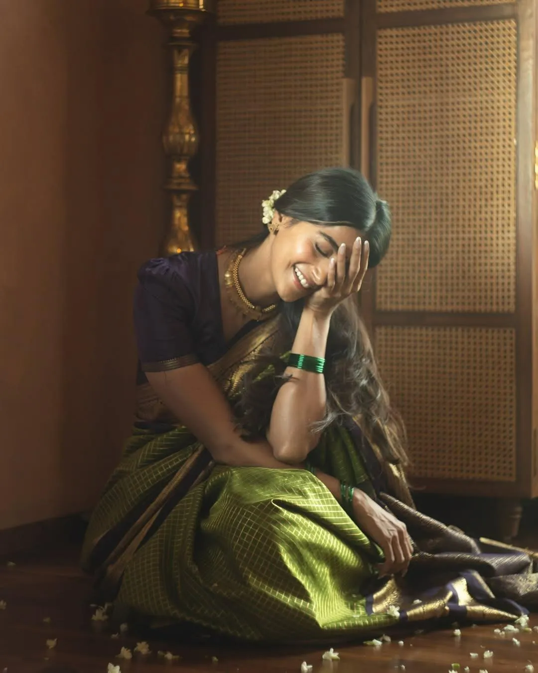 Pooja Hegde Poses Gracefully in a Green Saree Wallpaper