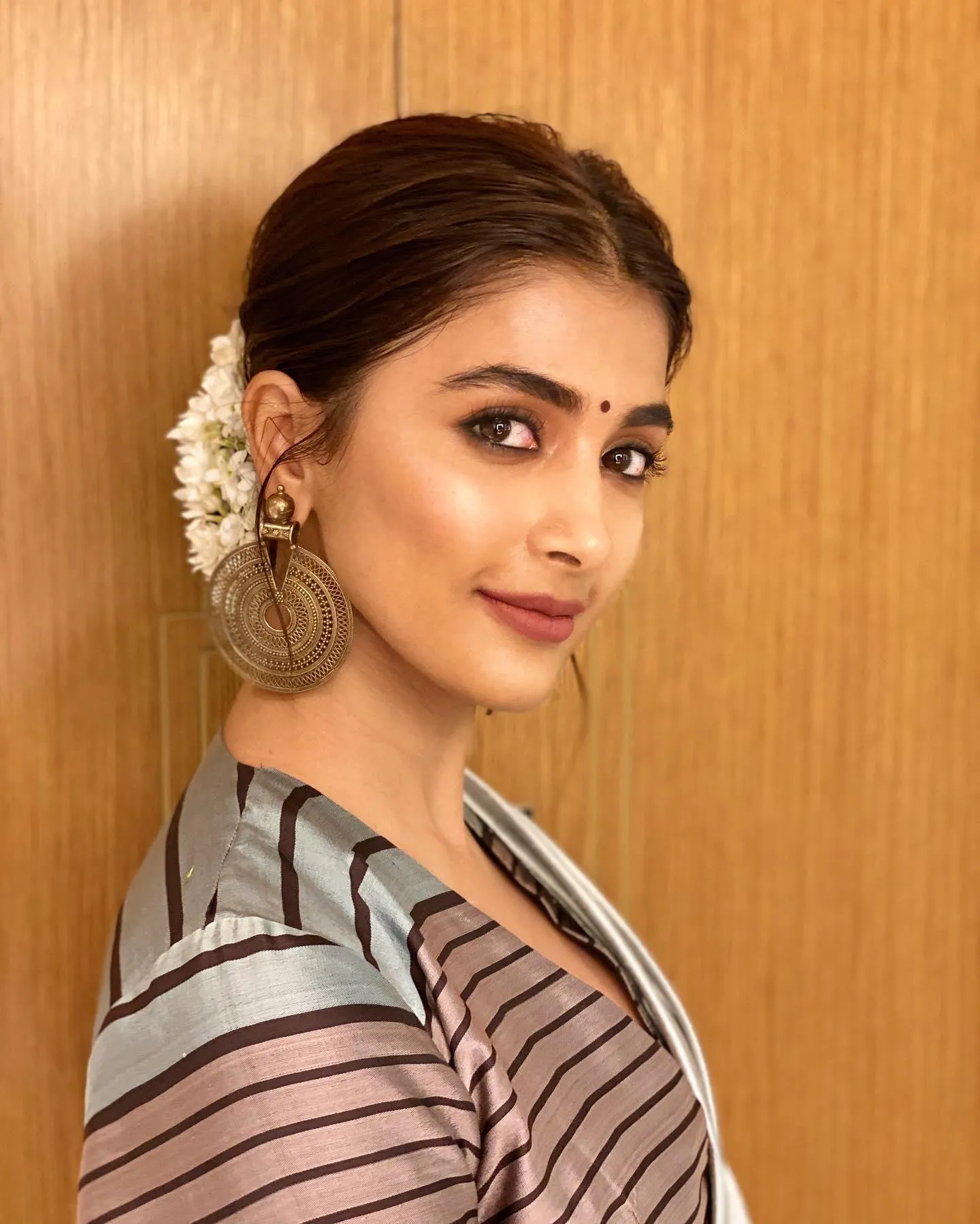 Pooja Hegde Smiling Gracefully in a Striped Saree Wallpaper