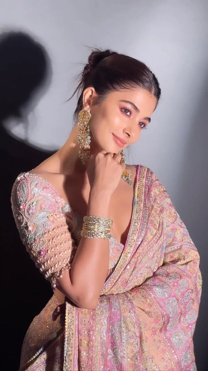 Pooja Hegde Wearing Embellished Ethnic Crop Top Wallpaper