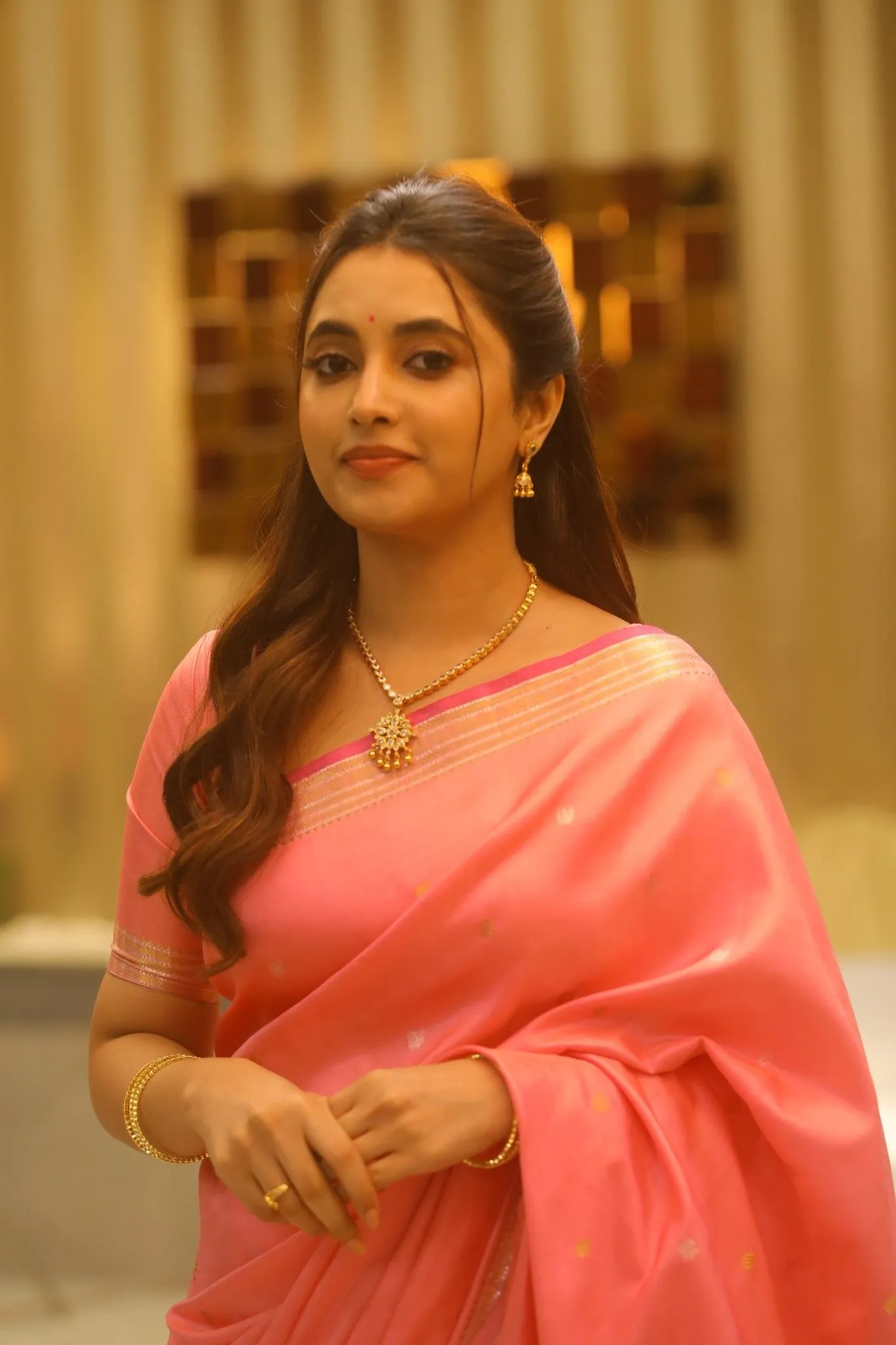 Actress Priyanka Arul Mohan in Pink Saree HD Wallpaper