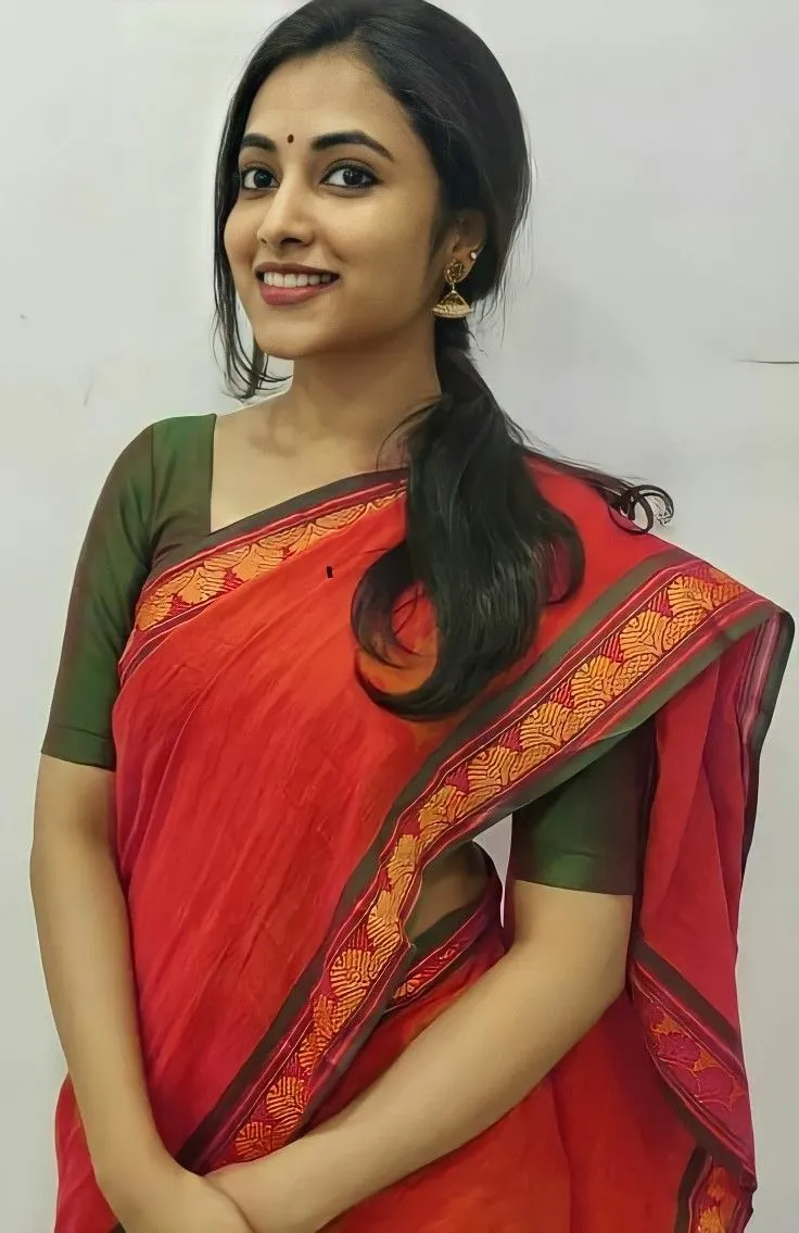 Actress Priyanka Arul Mohan in Red Saree HD free Wallpaper