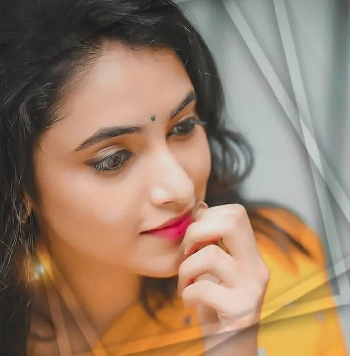 Actress Priyanka Arul Mohan in Thoughtful Mood Wallpaper