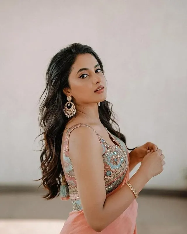Actress Priyanka Arul Mohan Look in Embellished Outfit