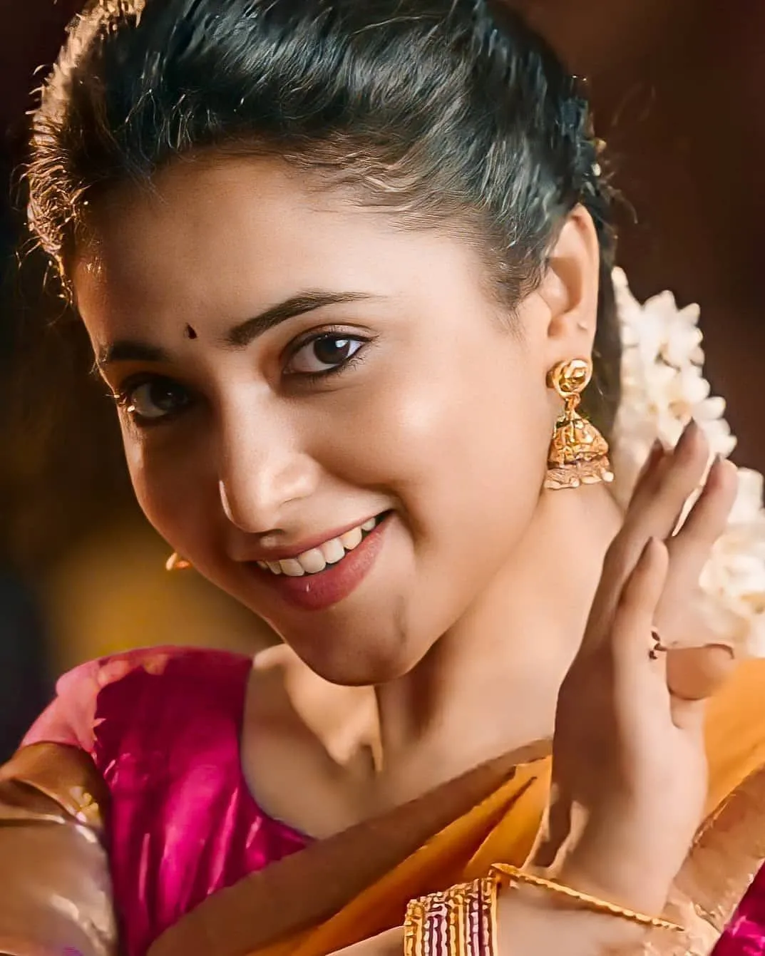 Actress Priyanka smiling in pink saree with traditional look
