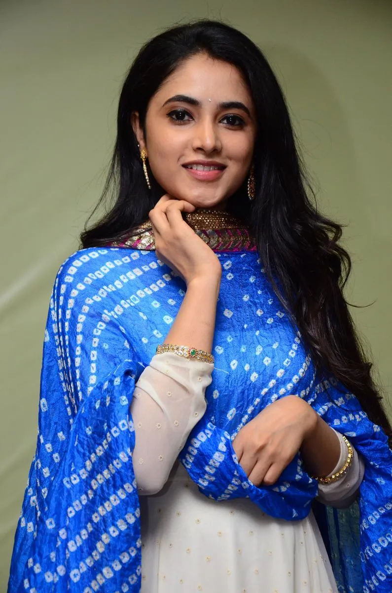 Beautiful Priyanka Arul Mohan in a blue outfit HD image