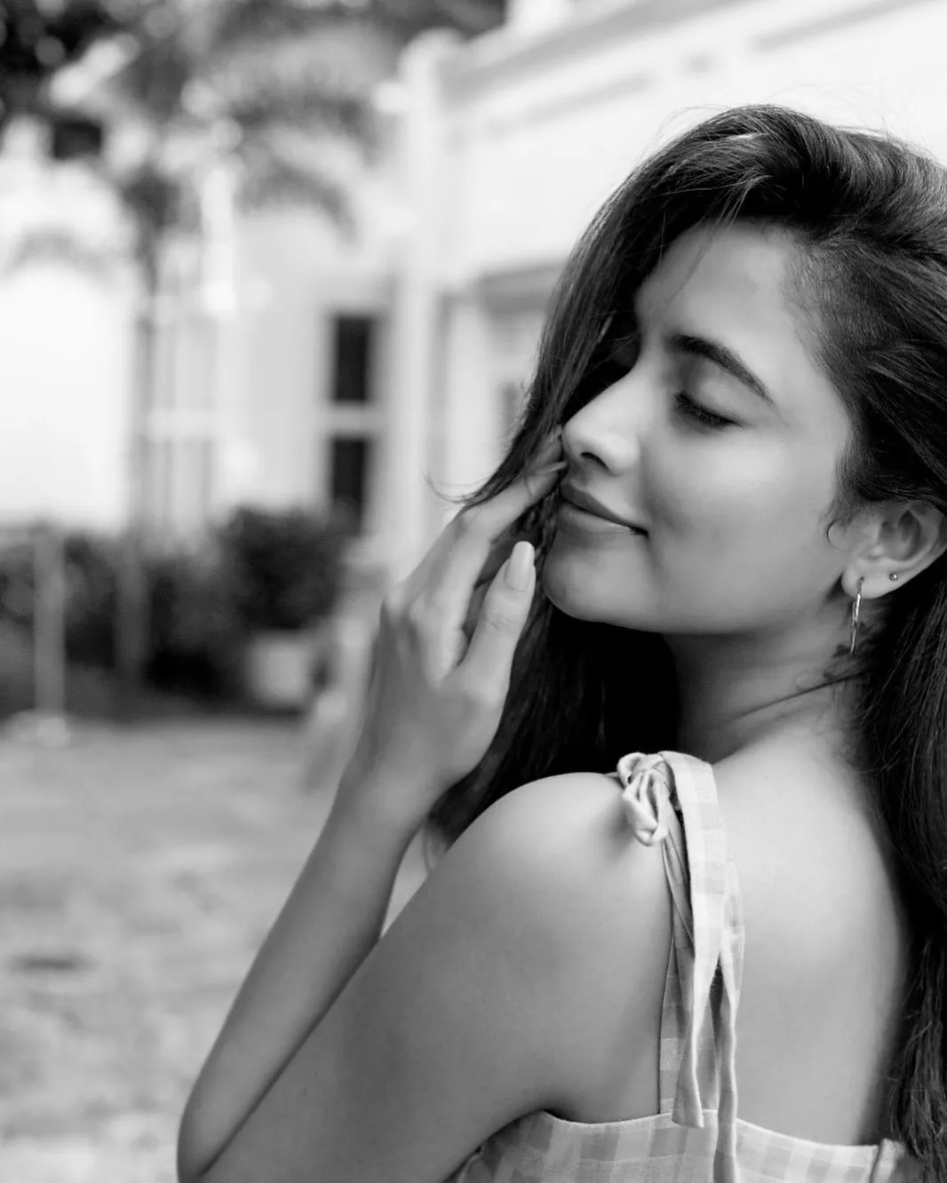 Black and white artistic portrait of Priyanka in white HD