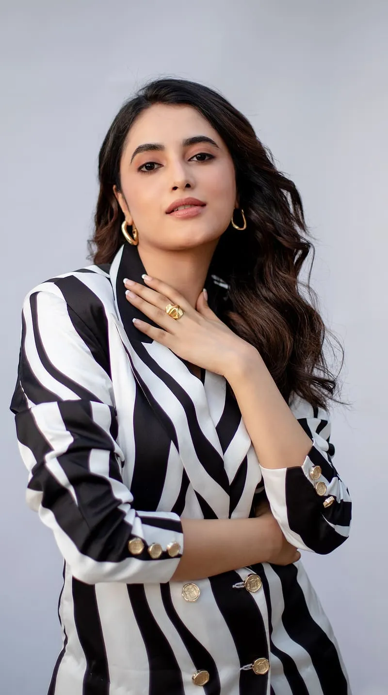 Confident Pose of Priyanka Arul Mohan in Black and White