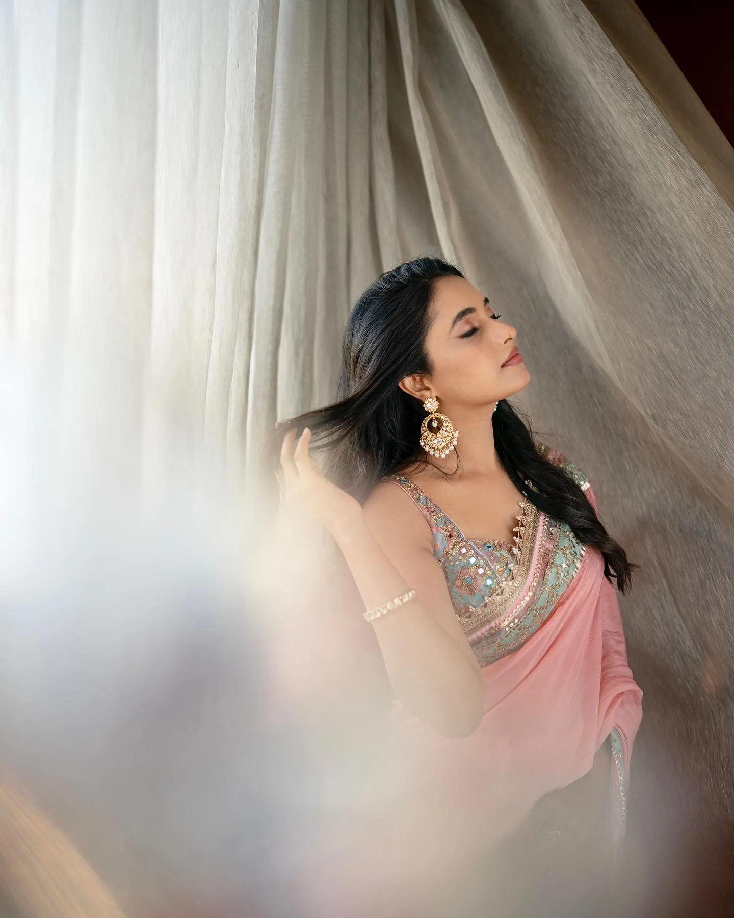 Elegant Priyanka Arul Mohan in Modern pink saree pose image