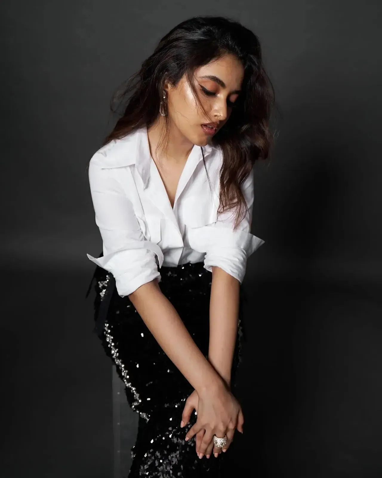 Elegant Priyanka in black outfit with modest pose Wallpaper