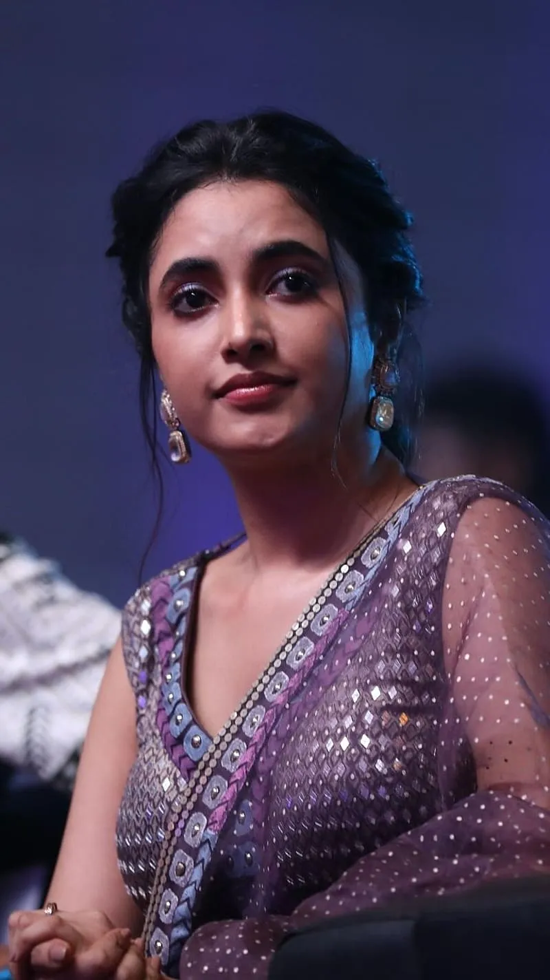 Event Look of Priyanka Arul Mohan in Purple dress Wallpaper