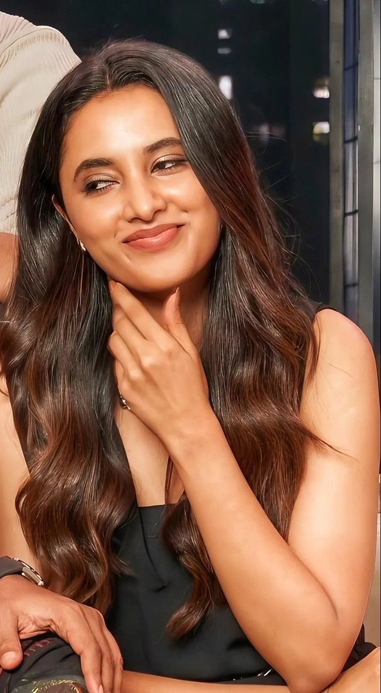 Funny Image of Priyanka Mohan with Cute Face Expression