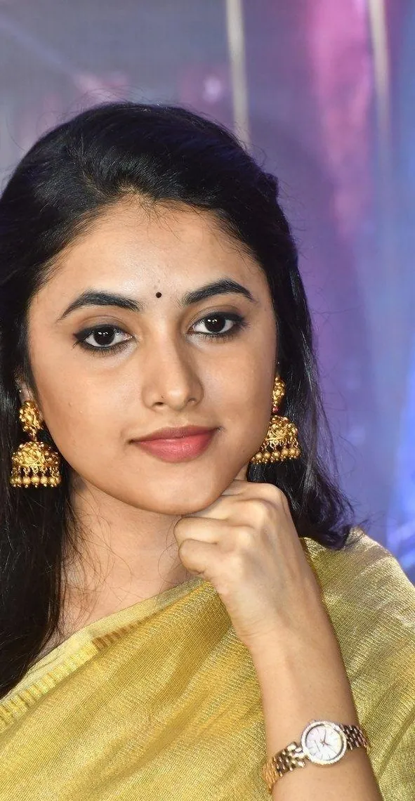 Golden Yellow Saree Look by Priyanka Arul Mohan Wallpaper