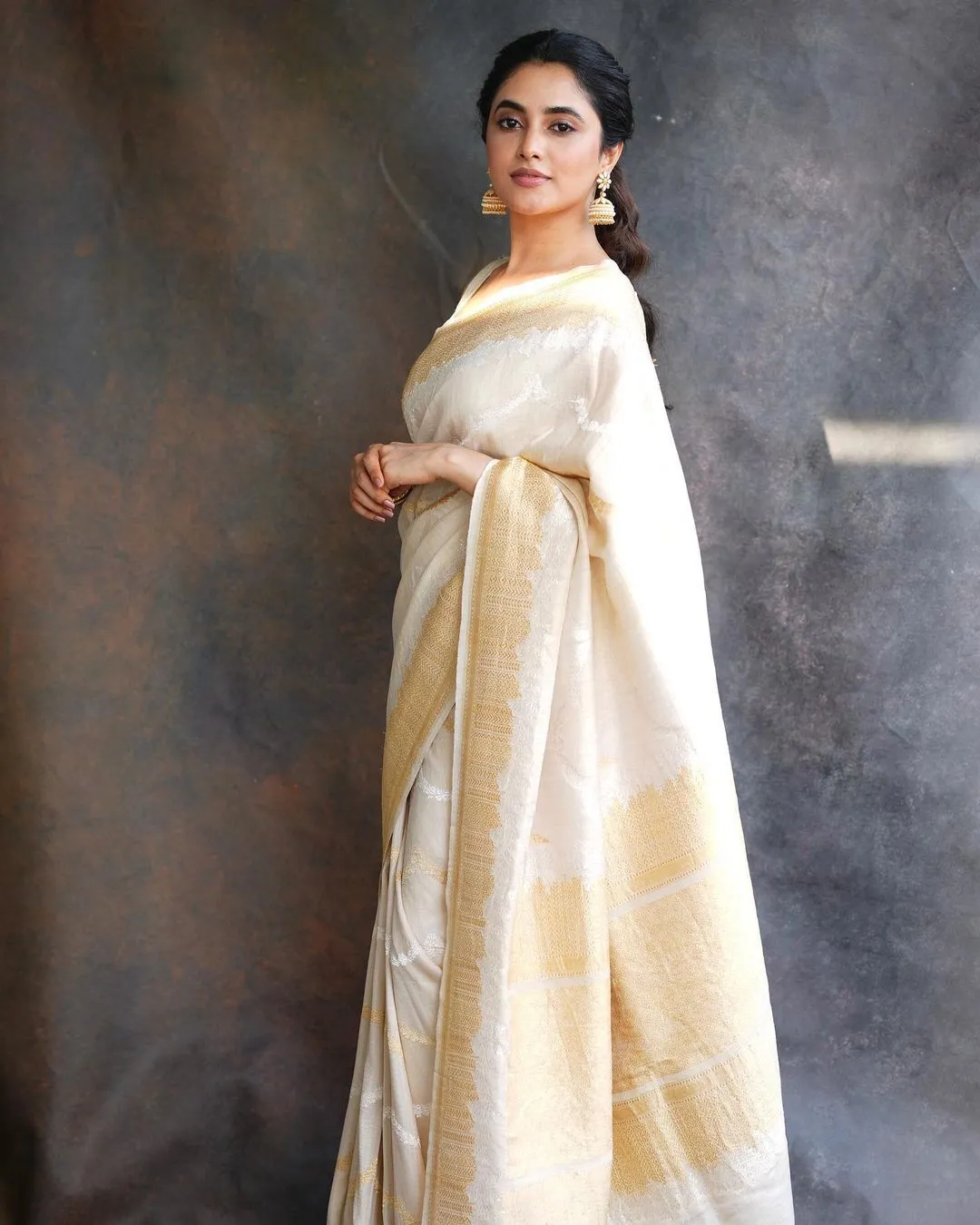 Graceful Priyanka Arul Mohan in White and Gold Saree image
