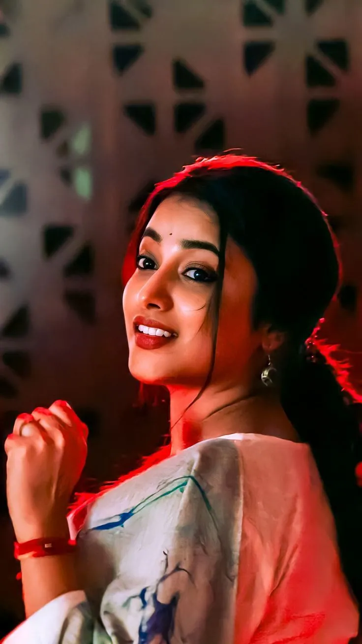 Joyful Indoor Portrait of Priyanka Arul Mohan in Saree