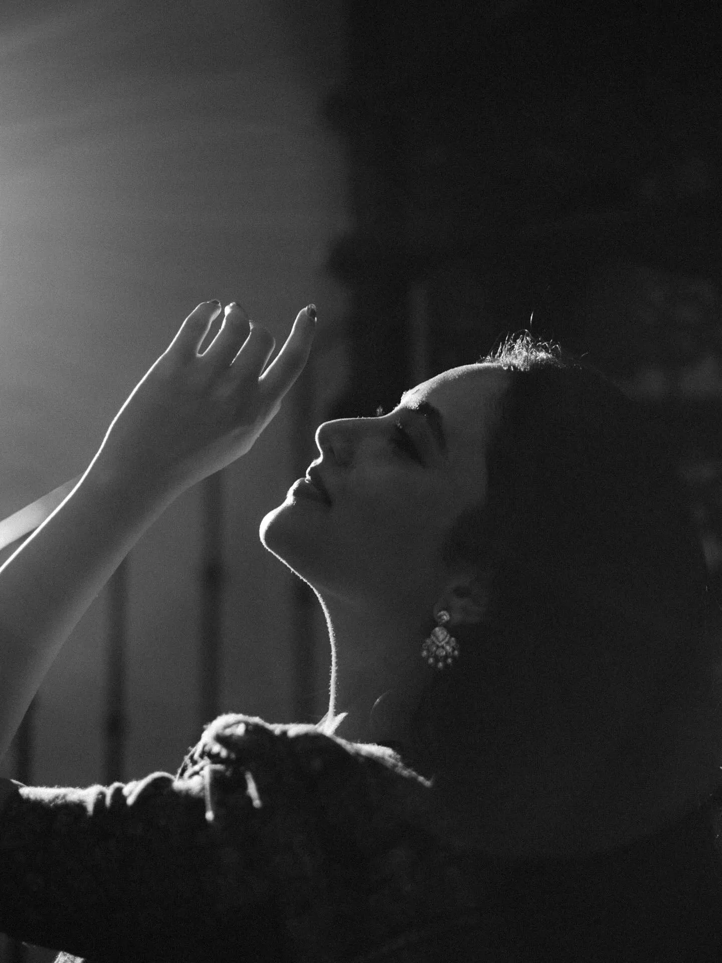 Monochrome Wallpaper of Priyanka Mohan with Looking Up Pose
