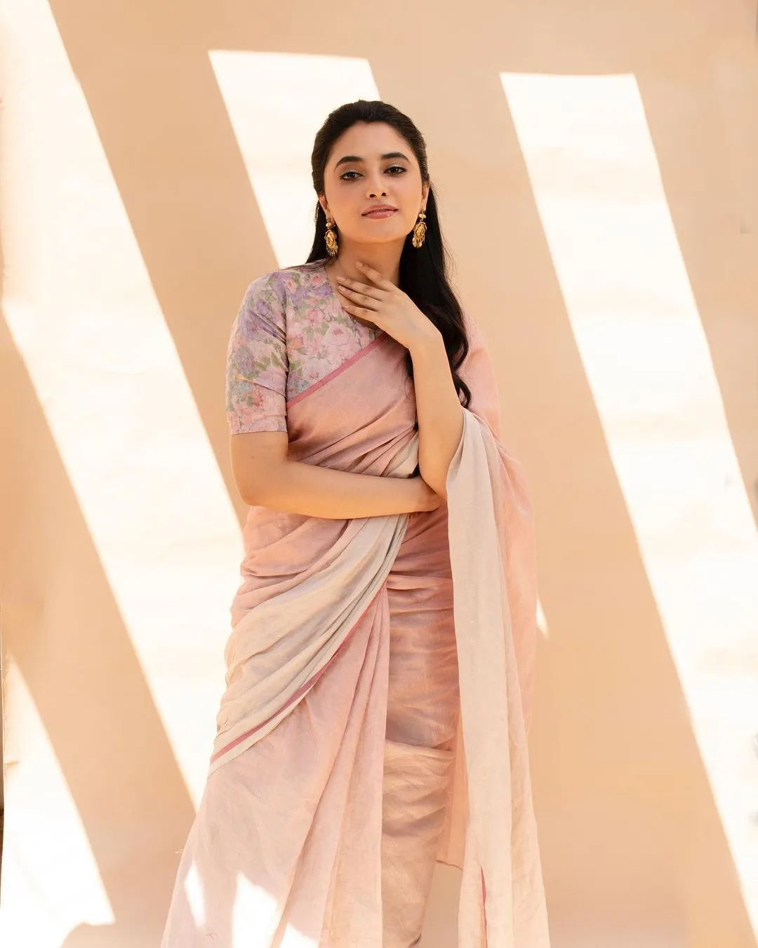 Priyanka Arul Mohan Classy Look in Pink Saree Portrait