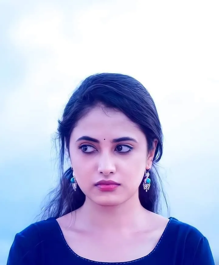 Priyanka Arul Mohan Cool and Calm Pose in Blue Dress image