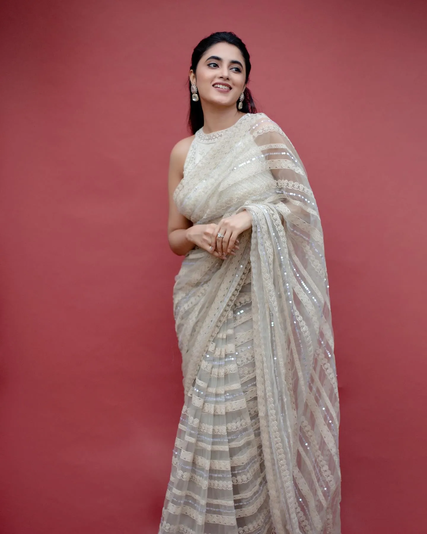 Priyanka Arul Mohan Dressed in White Saree Against Red HD