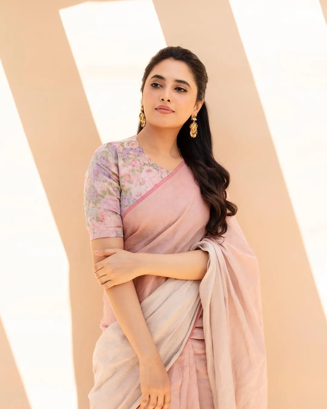 Priyanka Arul Mohan Elegant Look in Soft Pink Saree image