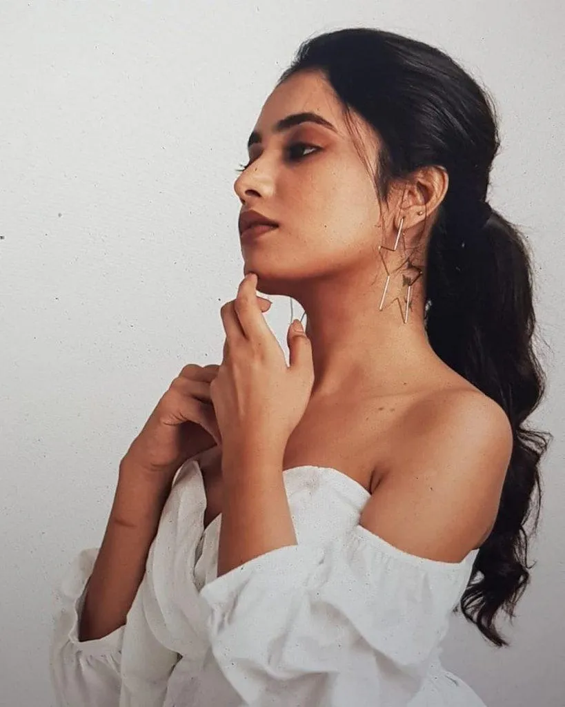 Priyanka Arul Mohan Elegant Off Shoulder White Top Style