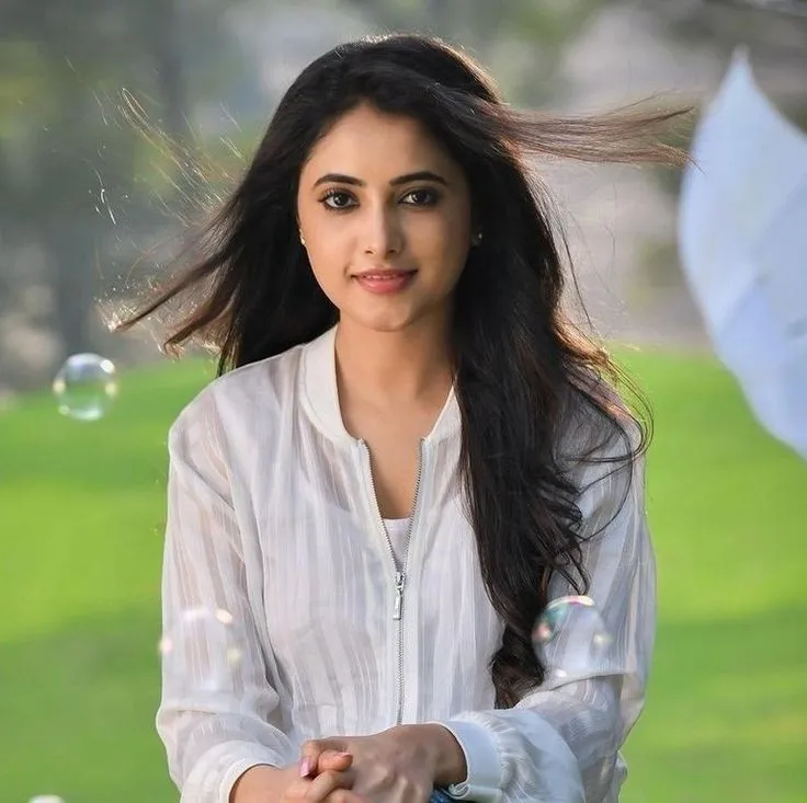 Priyanka Arul Mohan fresh look in white shirt with loose hair