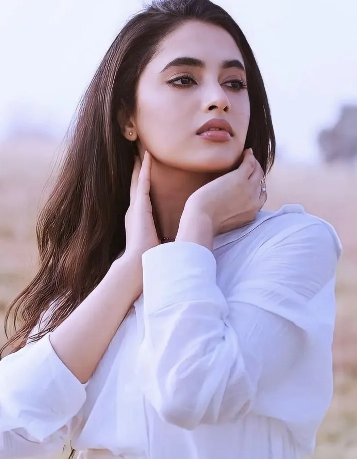 Priyanka Arul Mohan Glamorous Look in White Outfit