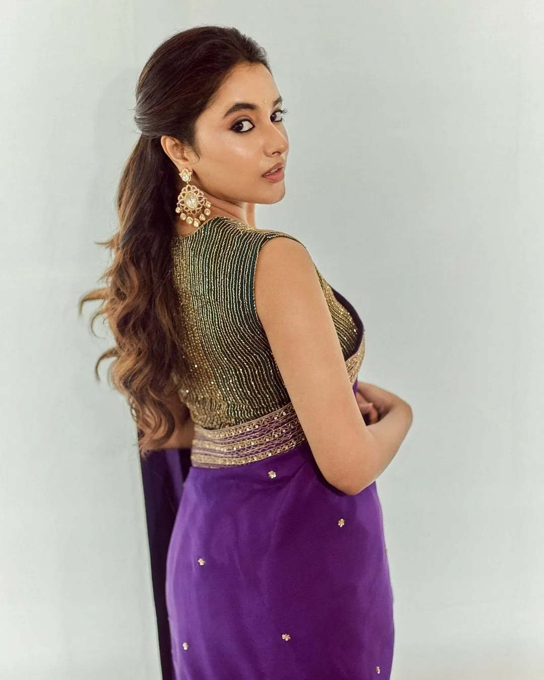 Priyanka Arul Mohan in Beautiful Look in Purple Saree Photos