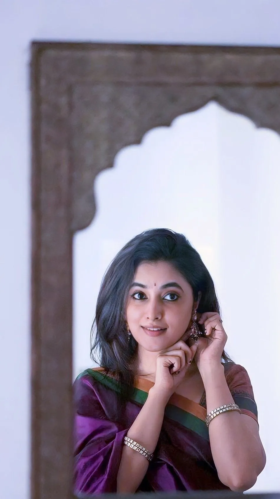 Priyanka Arul Mohan in Beautiful Portrait HD free Wallpaper