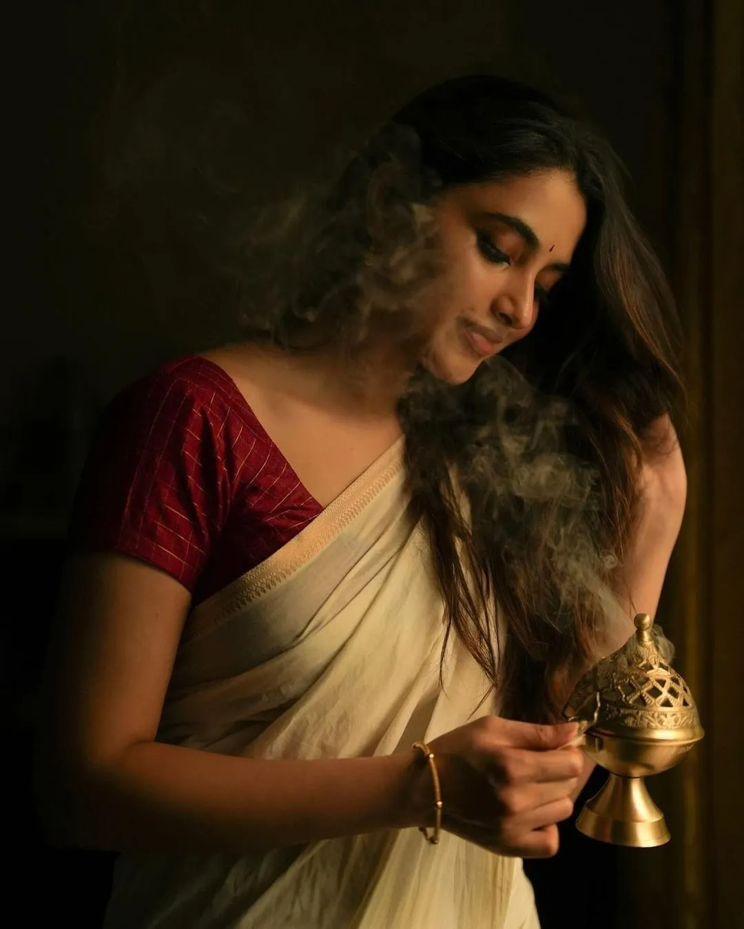Priyanka Arul Mohan in classic saree with serene look image
