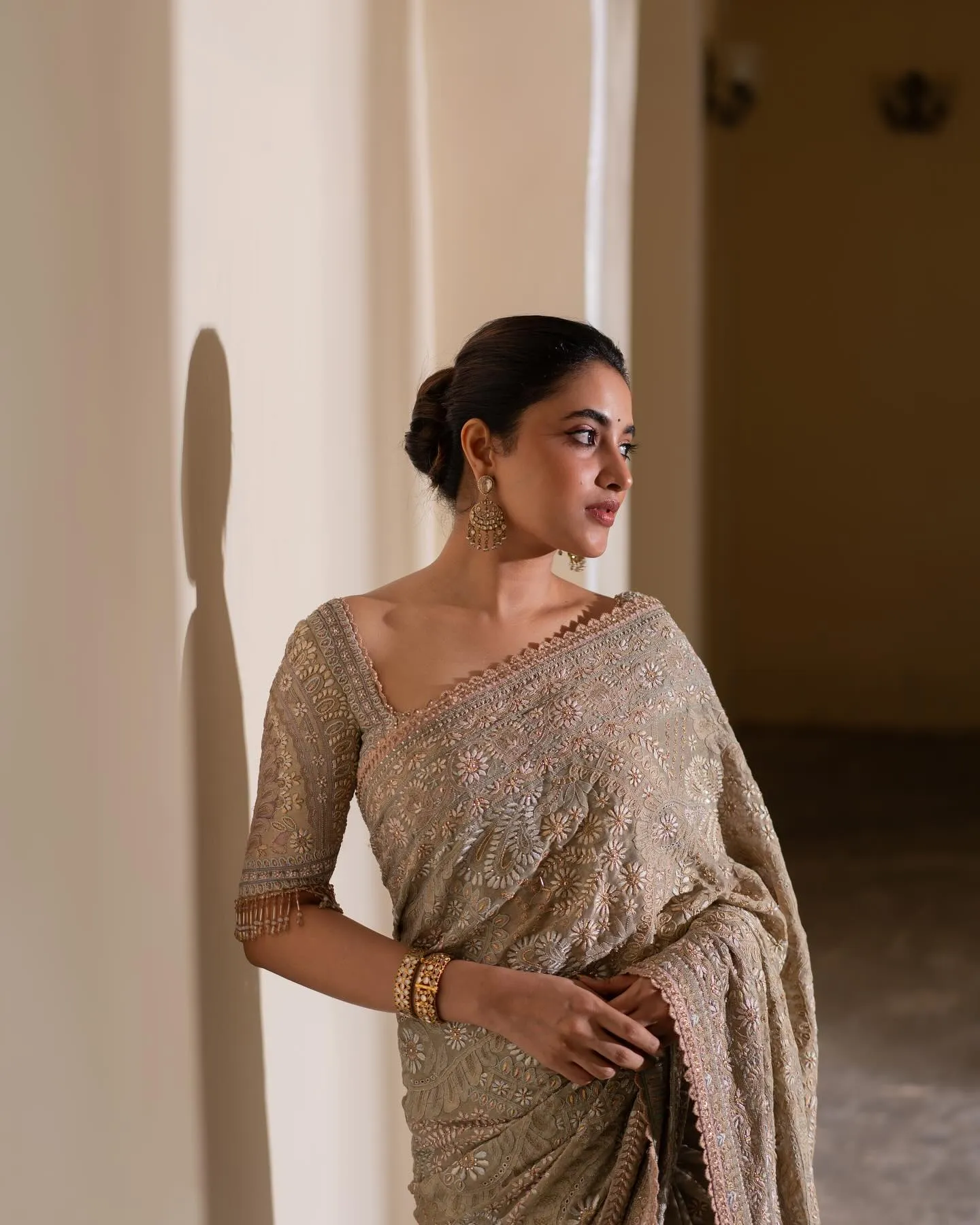 Priyanka Arul Mohan in elegant Traditional Saree Wallpaper