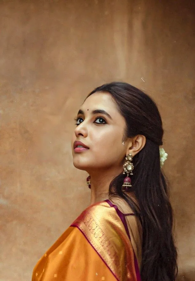 Priyanka Arul Mohan in Golden Orange Saree Portrait image