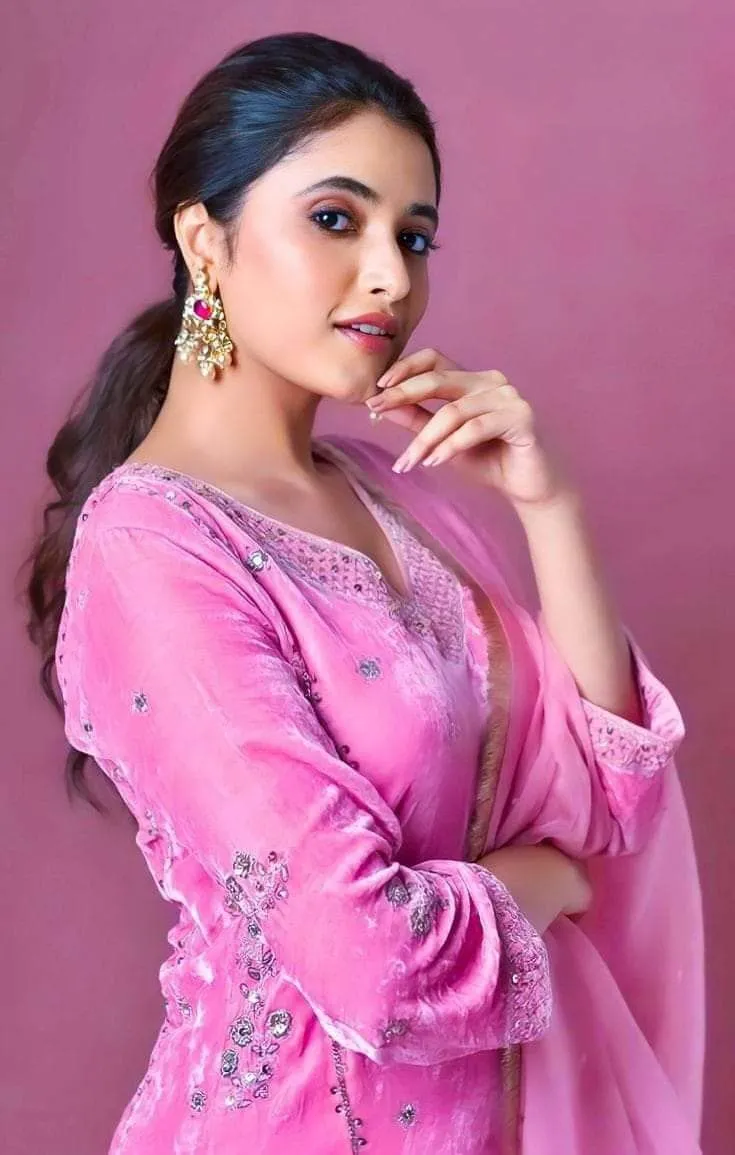 Priyanka Arul Mohan in Pink with a Thoughtful Expression