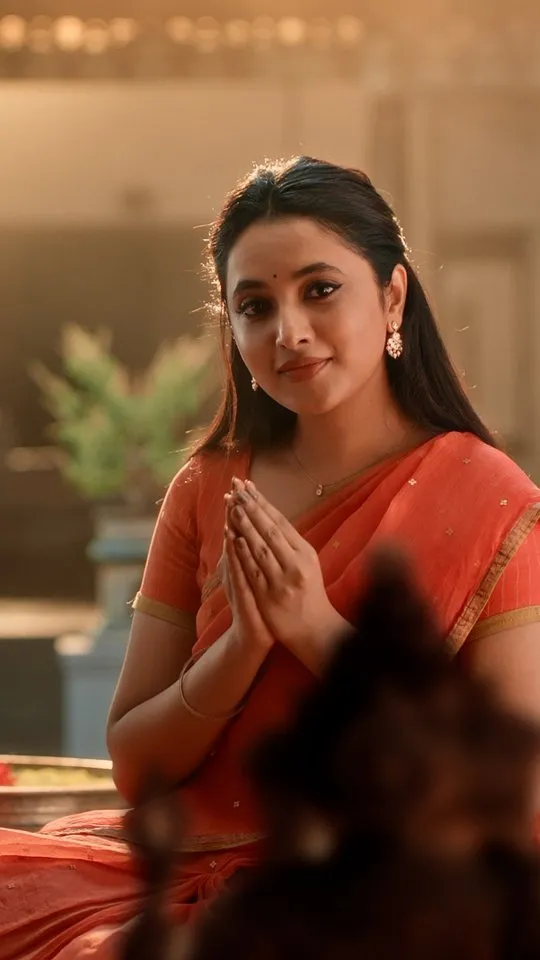 Priyanka Arul Mohan in Red Saree with Traditional Pose HD