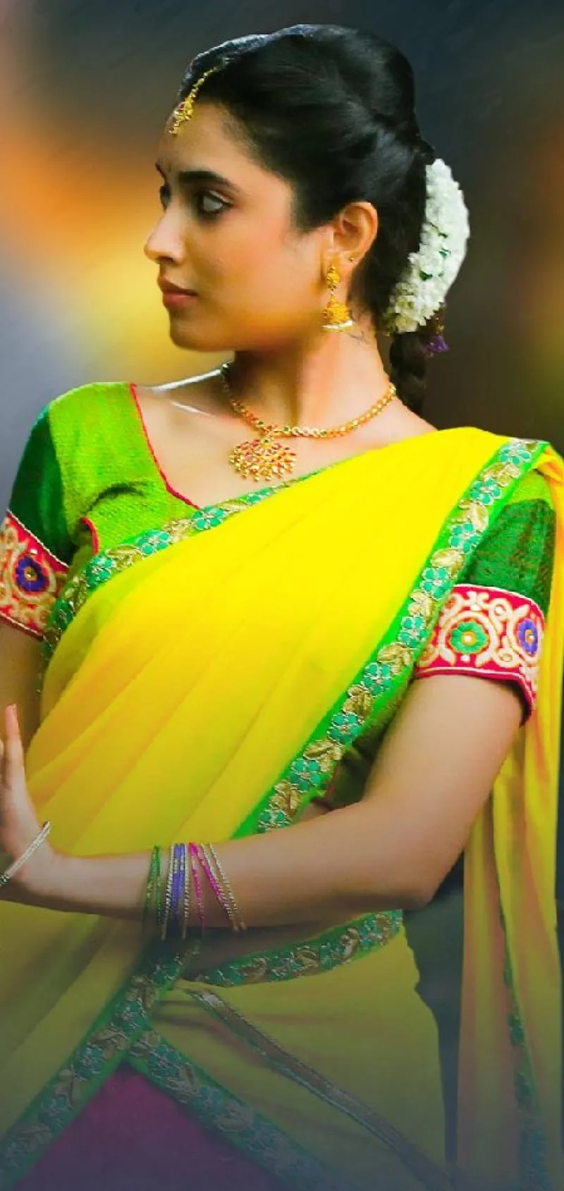 Priyanka Arul Mohan in Traditional Yellow Saree Side Look